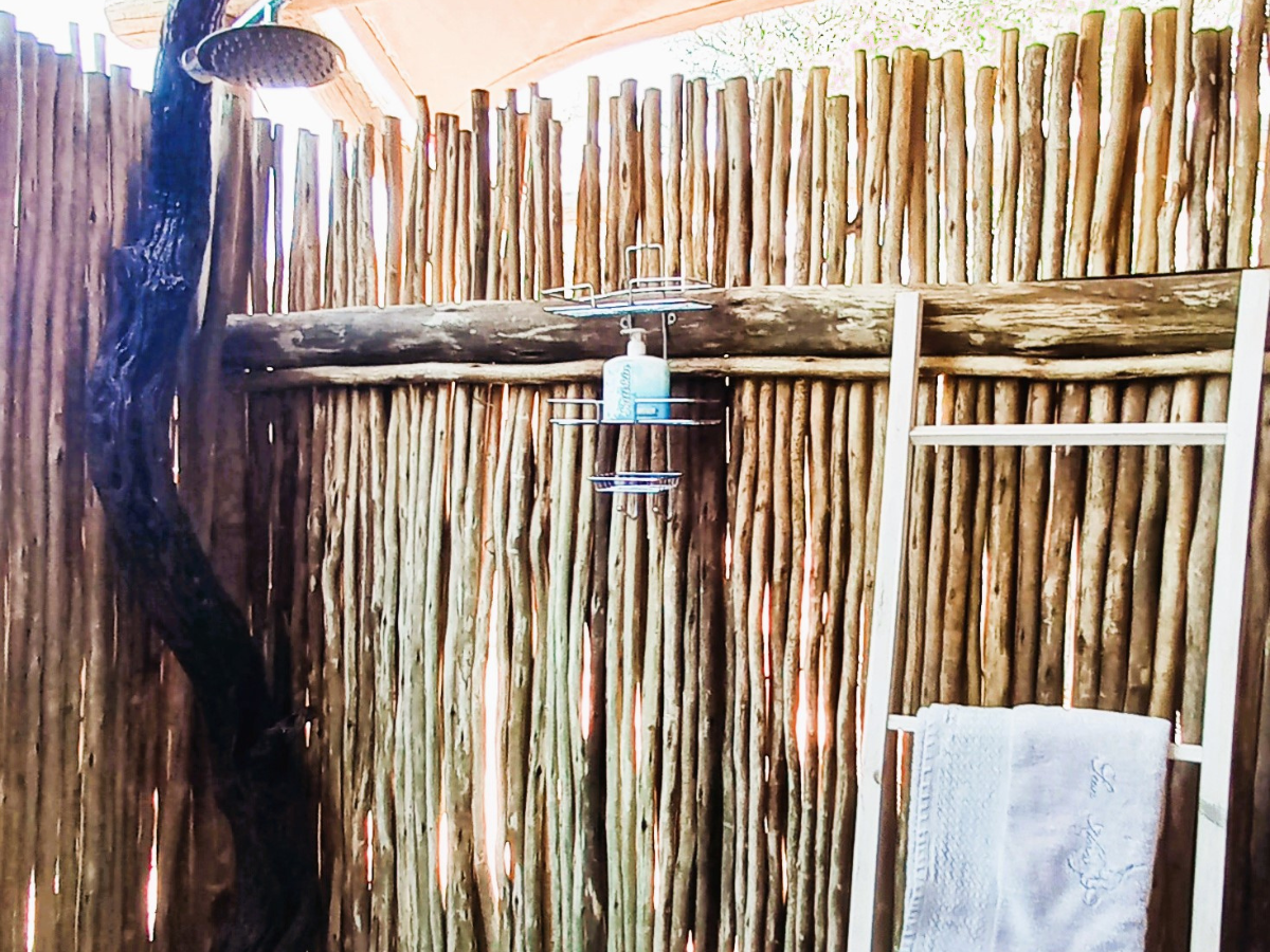 Bathroom Luxury Safari tents Luxury Safari Tent semi-outdoor bathroom under the stars
